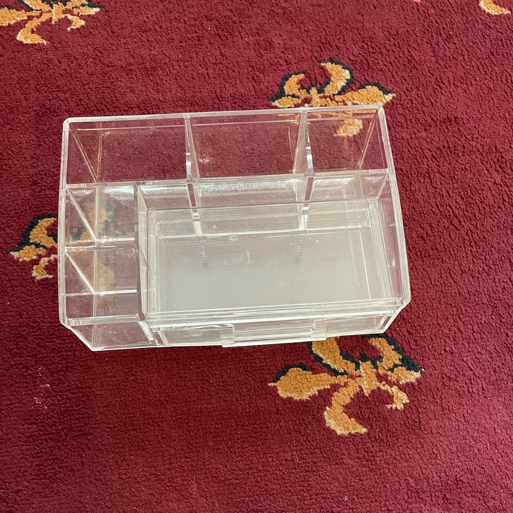 Clear Acrylic Organizer 💄